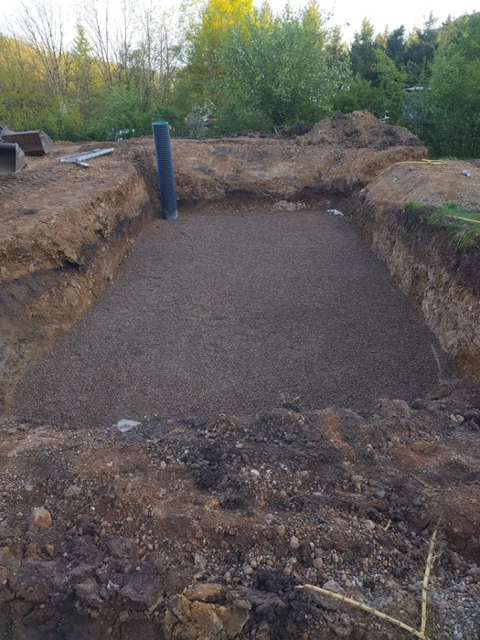 Excavation rectangulaire profonde pour construction de piscine ou fondation