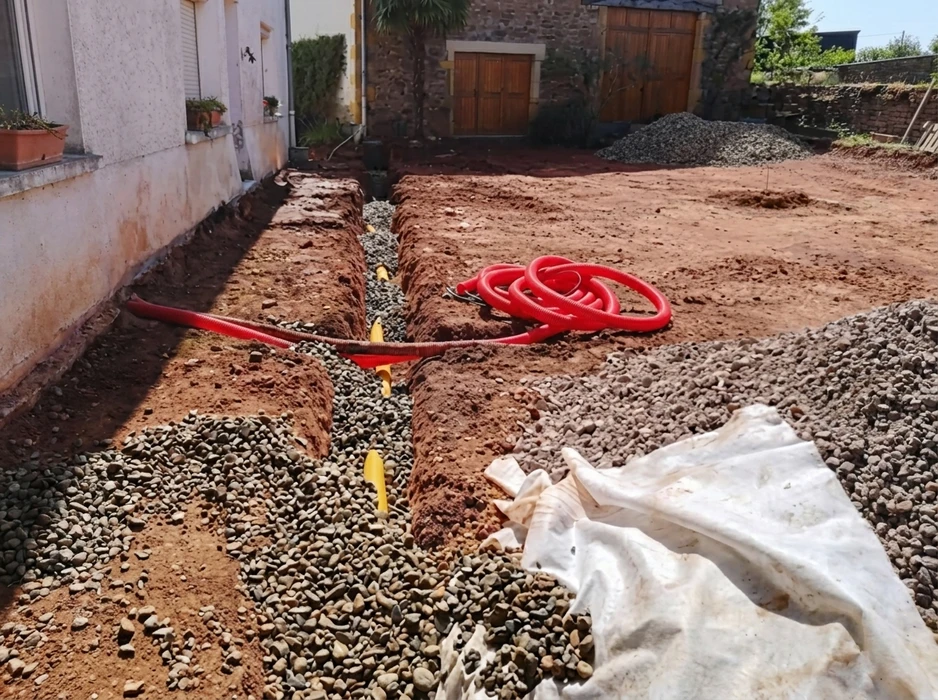 Chantier extérieur de tranchées drainantes